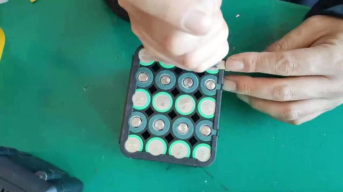 用三星电池装一块20节10安时电动工具电池 这玩意可老耐用了